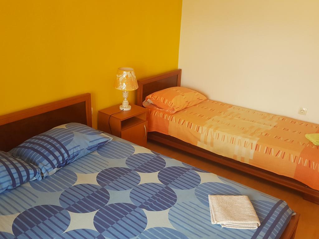 Buljarica Bay Apartments Petrovac Bagian luar foto
