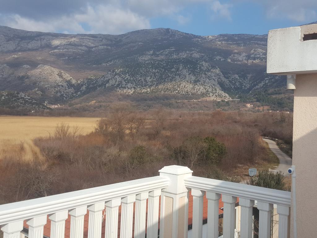 Buljarica Bay Apartments Petrovac Bagian luar foto