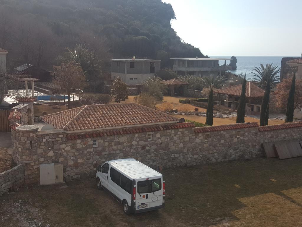 Buljarica Bay Apartments Petrovac Bagian luar foto