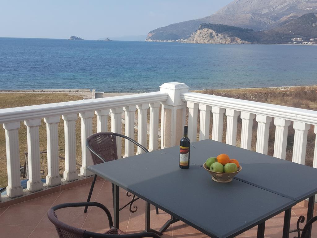 Buljarica Bay Apartments Petrovac Bagian luar foto