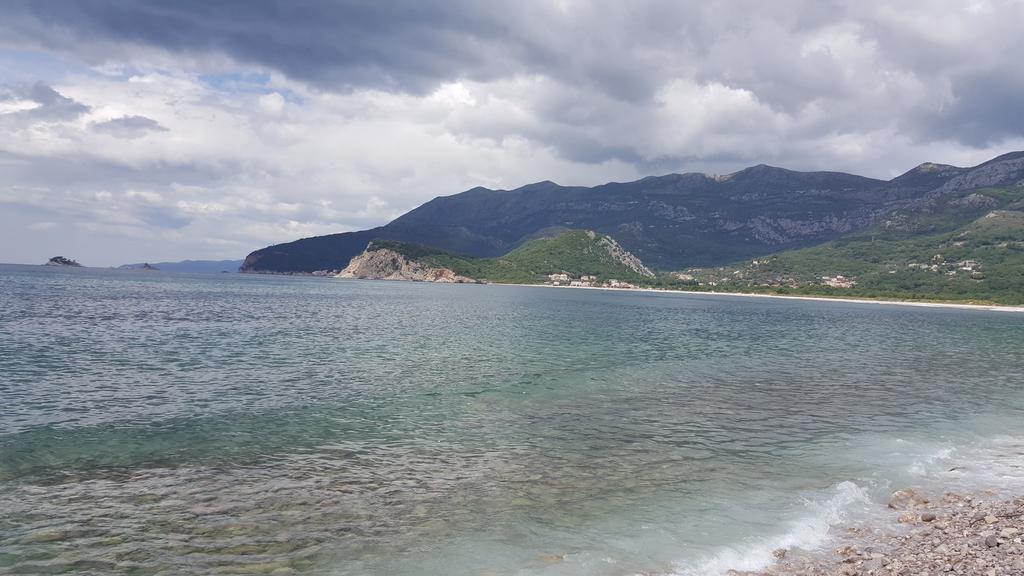 Buljarica Bay Apartments Petrovac Bagian luar foto
