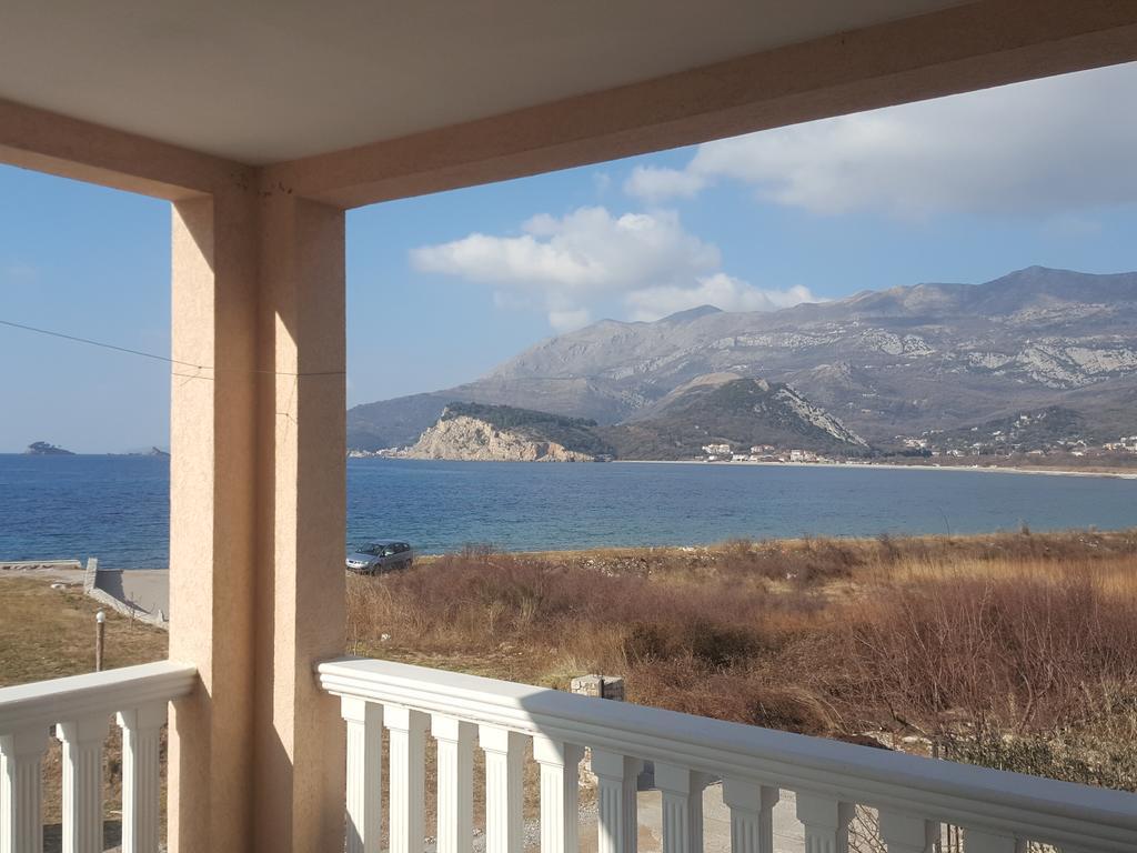 Buljarica Bay Apartments Petrovac Bagian luar foto