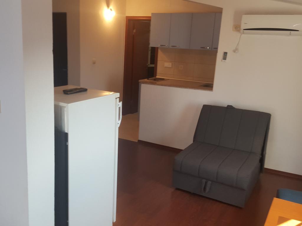 Buljarica Bay Apartments Petrovac Bagian luar foto