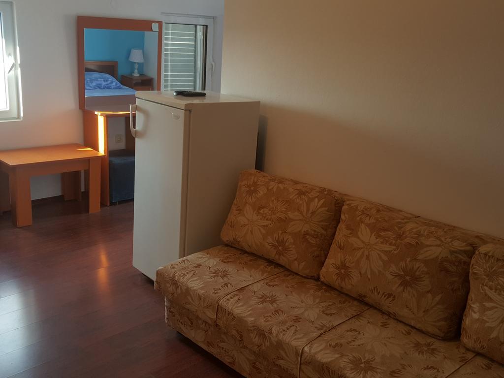 Buljarica Bay Apartments Petrovac Bagian luar foto