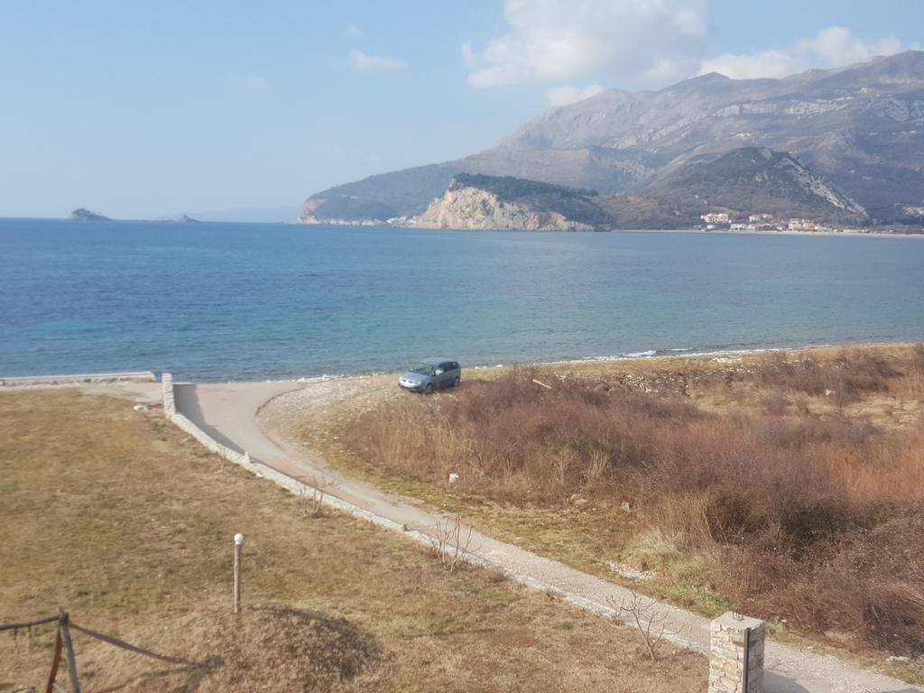 Buljarica Bay Apartments Petrovac Bagian luar foto