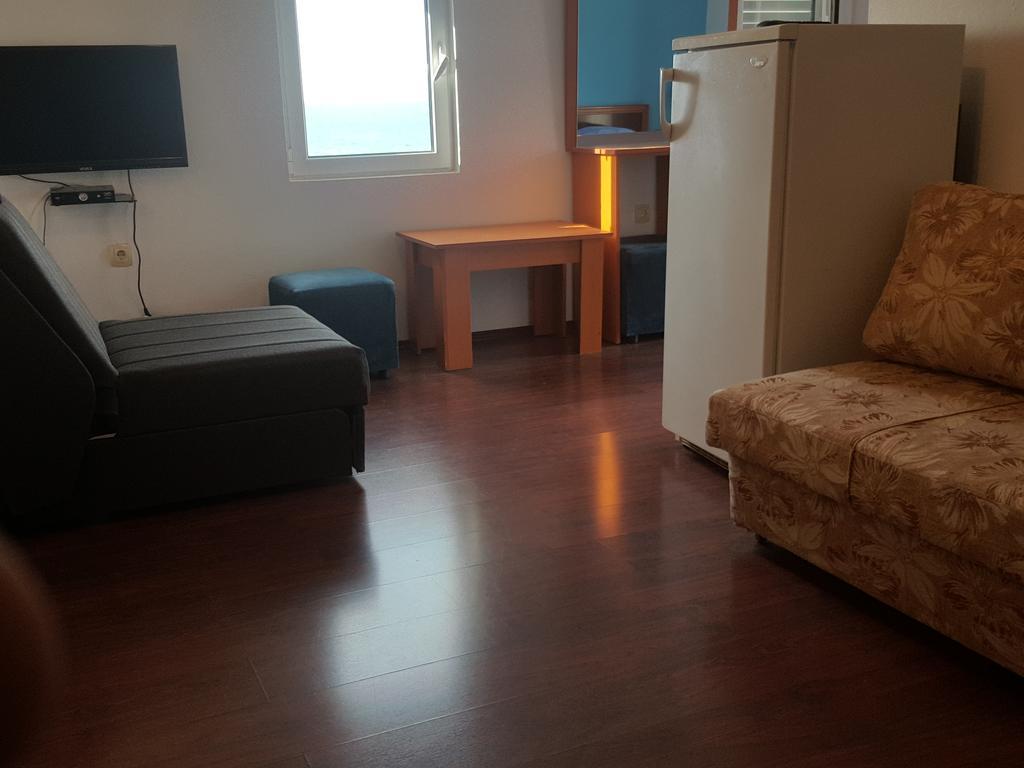 Buljarica Bay Apartments Petrovac Bagian luar foto