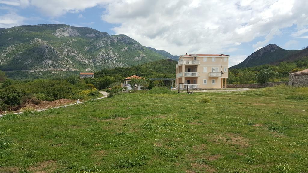 Buljarica Bay Apartments Petrovac Bagian luar foto