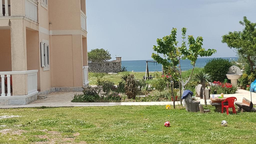 Buljarica Bay Apartments Petrovac Bagian luar foto