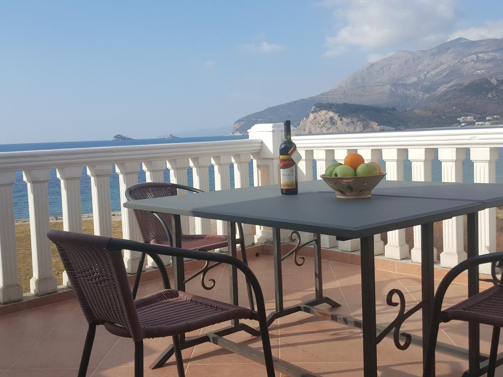 Buljarica Bay Apartments Petrovac Bagian luar foto