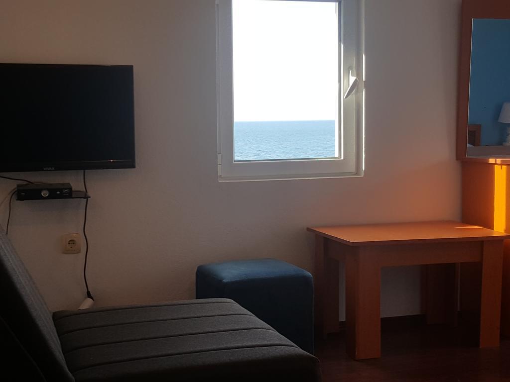 Buljarica Bay Apartments Petrovac Bagian luar foto