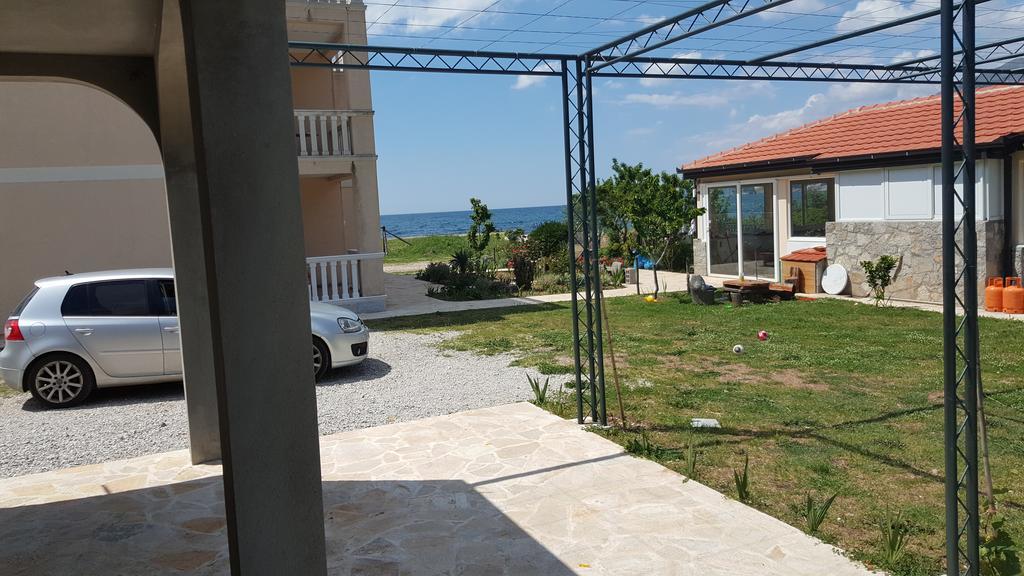 Buljarica Bay Apartments Petrovac Bagian luar foto