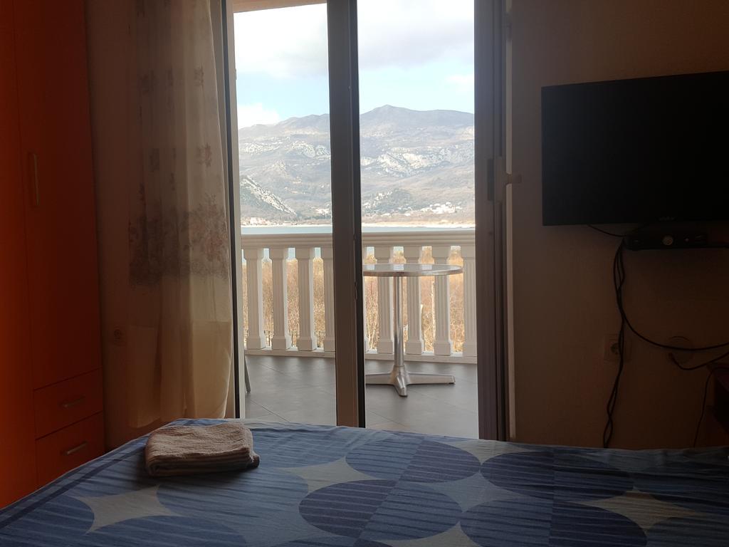 Buljarica Bay Apartments Petrovac Bagian luar foto