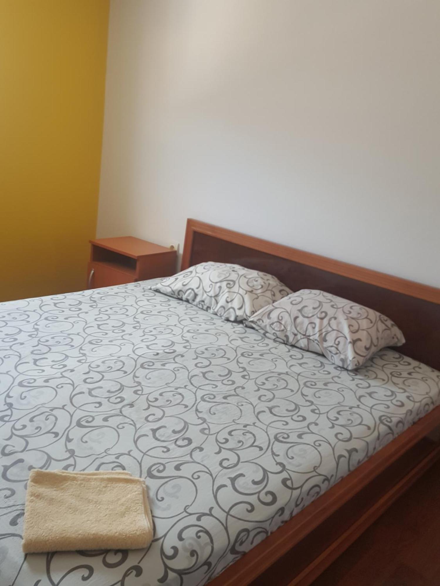 Buljarica Bay Apartments Petrovac Bagian luar foto