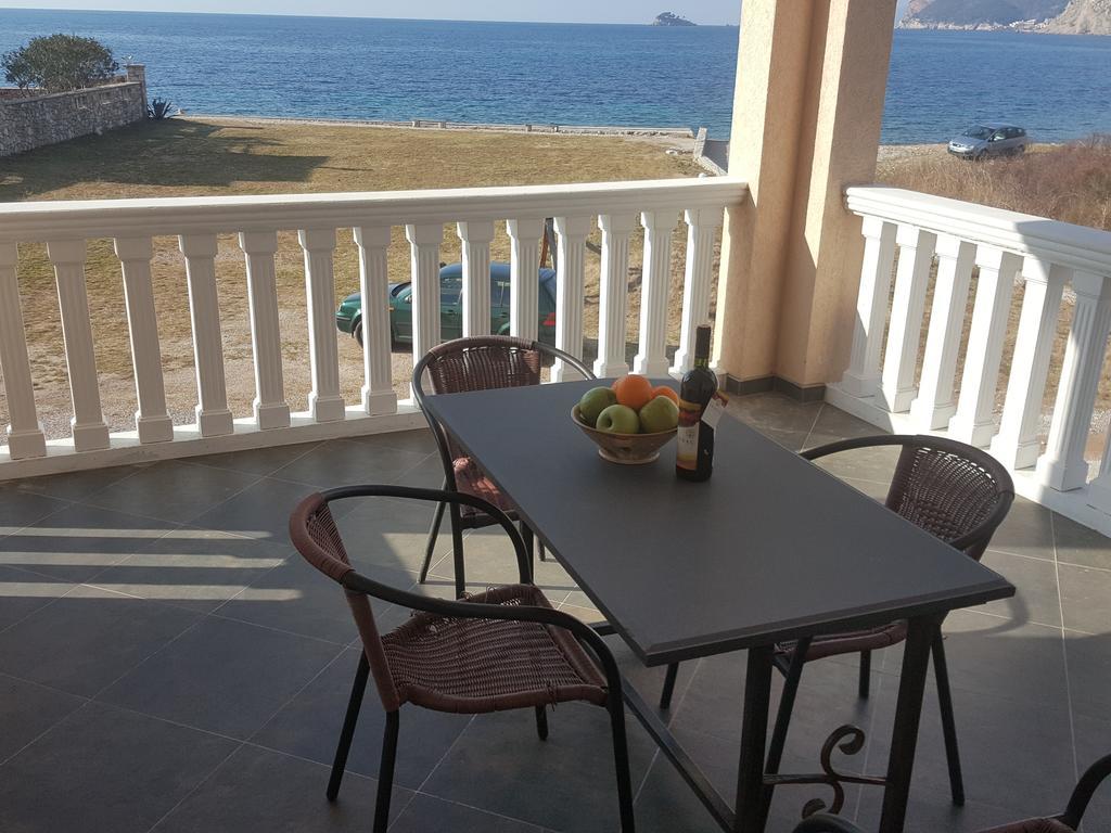 Buljarica Bay Apartments Petrovac Bagian luar foto