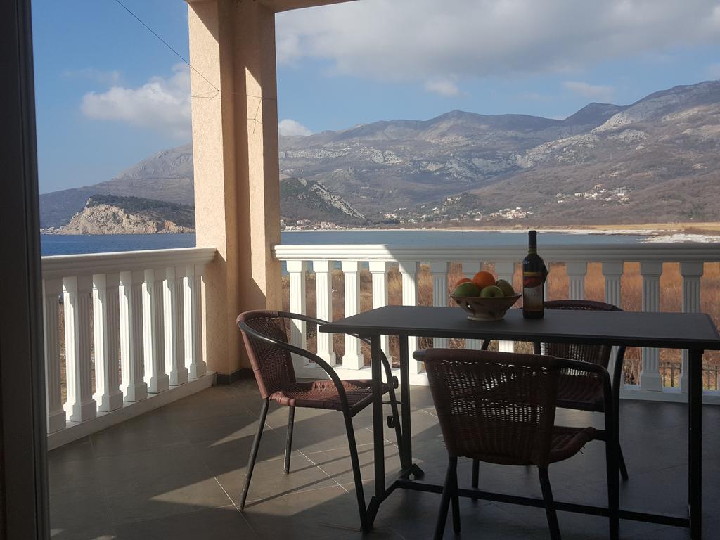 Buljarica Bay Apartments Petrovac Bagian luar foto