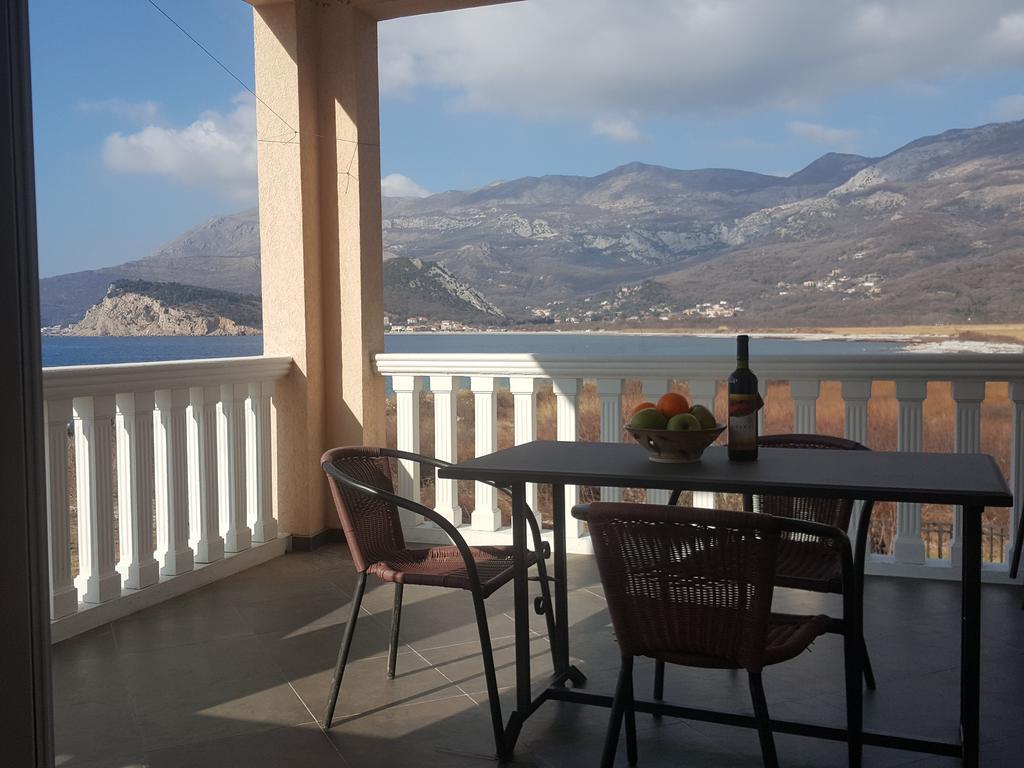 Buljarica Bay Apartments Petrovac Bagian luar foto
