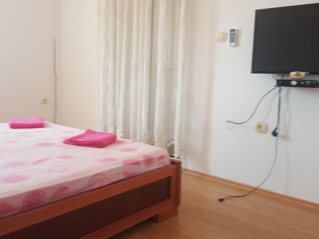Buljarica Bay Apartments Petrovac Bagian luar foto