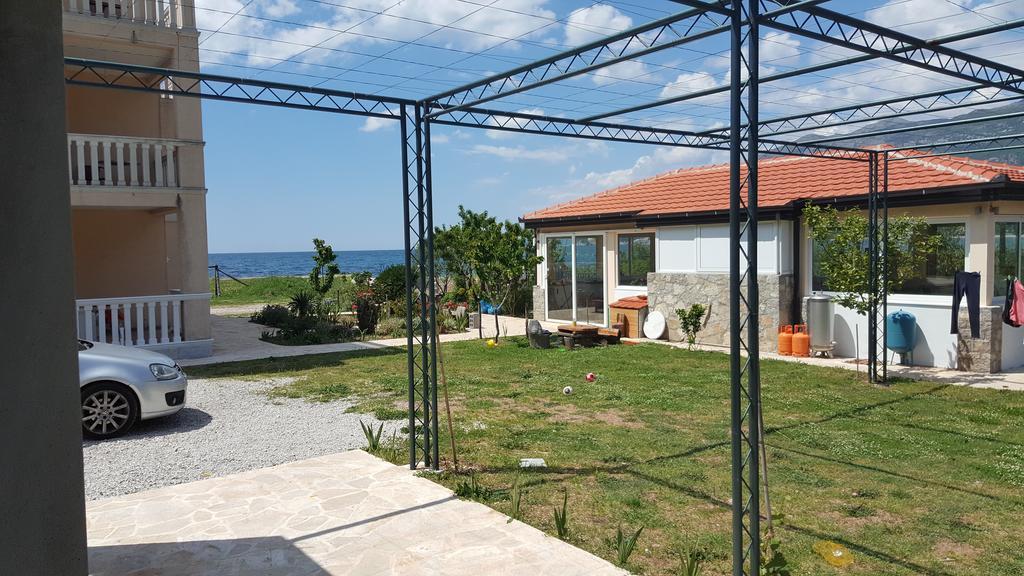 Buljarica Bay Apartments Petrovac Bagian luar foto