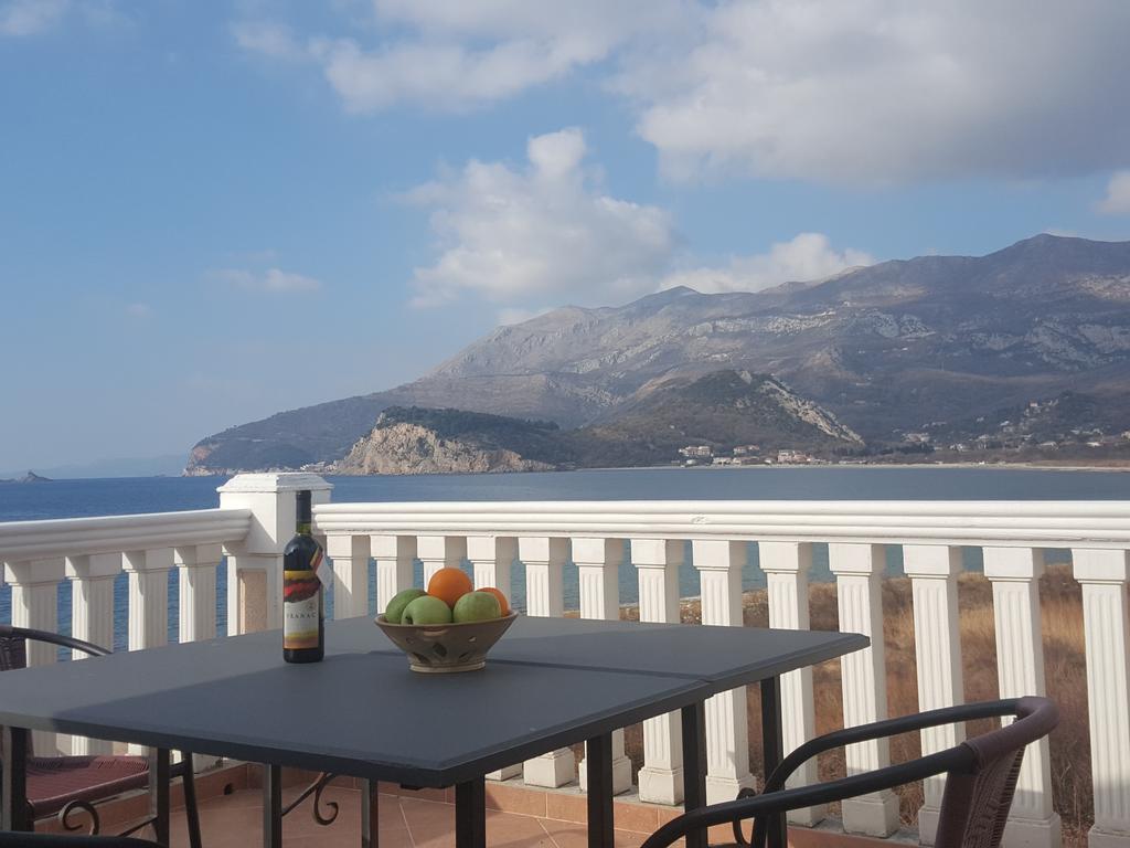 Buljarica Bay Apartments Petrovac Bagian luar foto