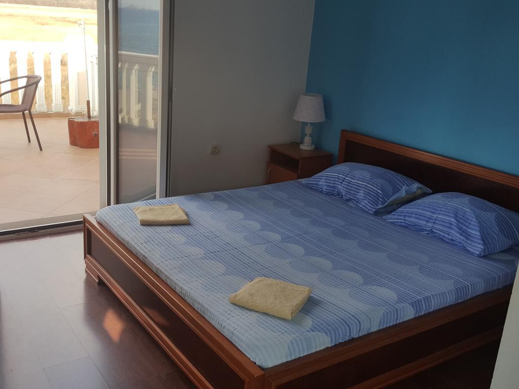 Buljarica Bay Apartments Petrovac Bagian luar foto