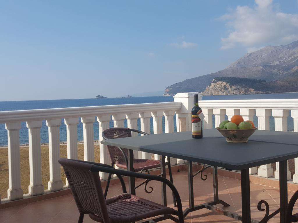 Buljarica Bay Apartments Petrovac Bagian luar foto